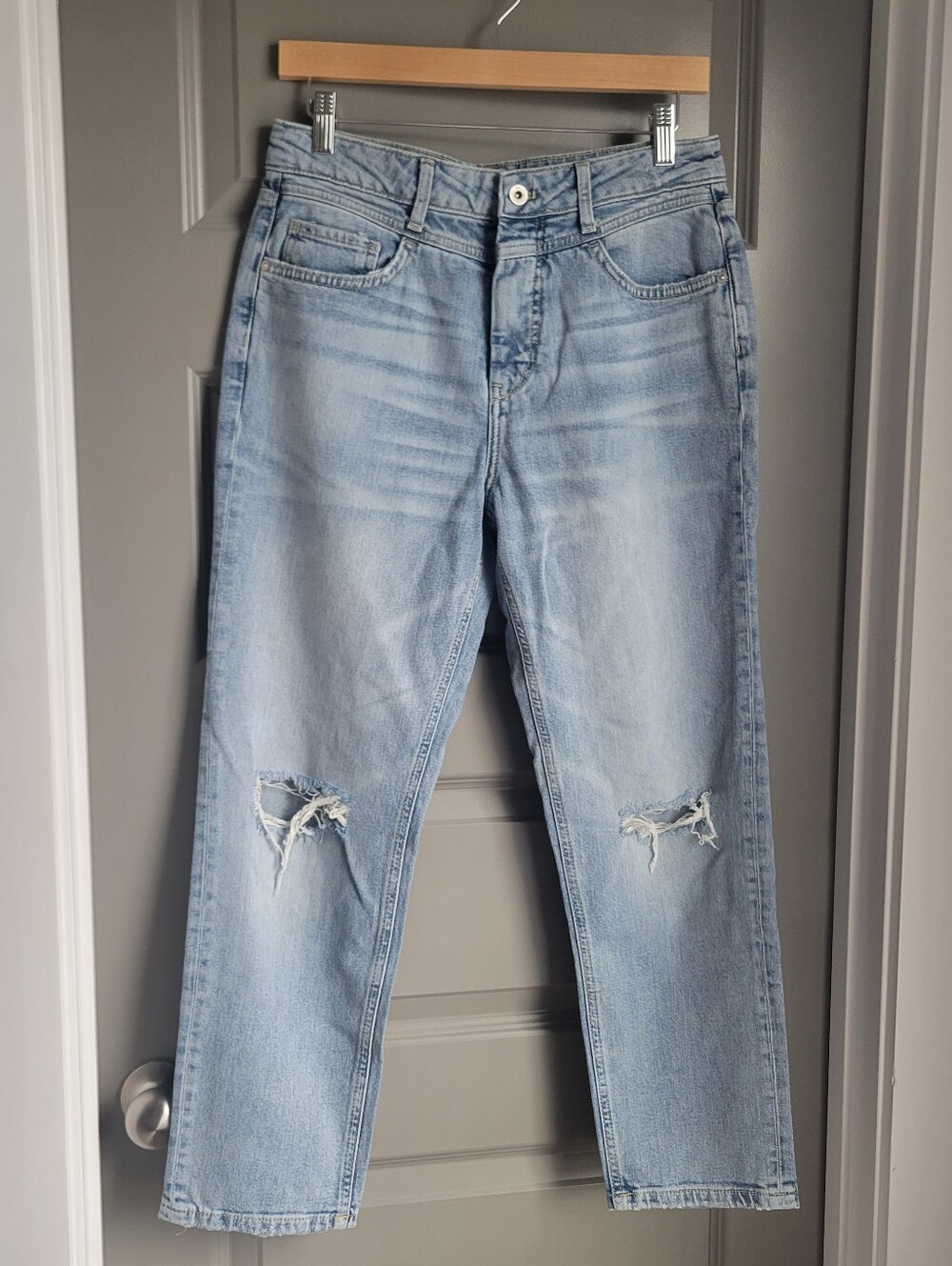 NWT Pilcro Distressed Jeans